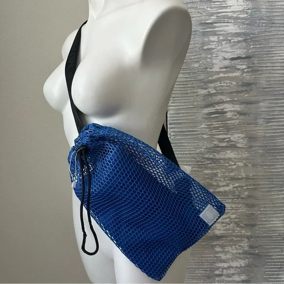 FP Movement Mini Mesh Sling Bag - Picture 2 of 13